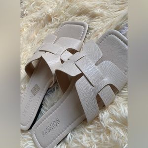 Women slide sandals beige